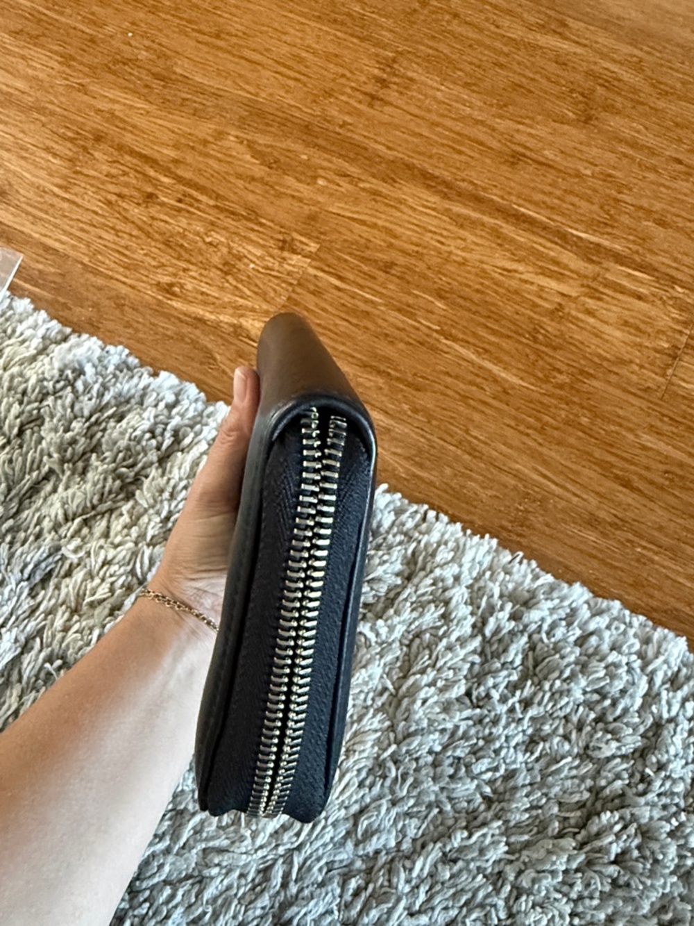 Gucci Black Leather Zip-Around Wallet - Picture 6 of 8